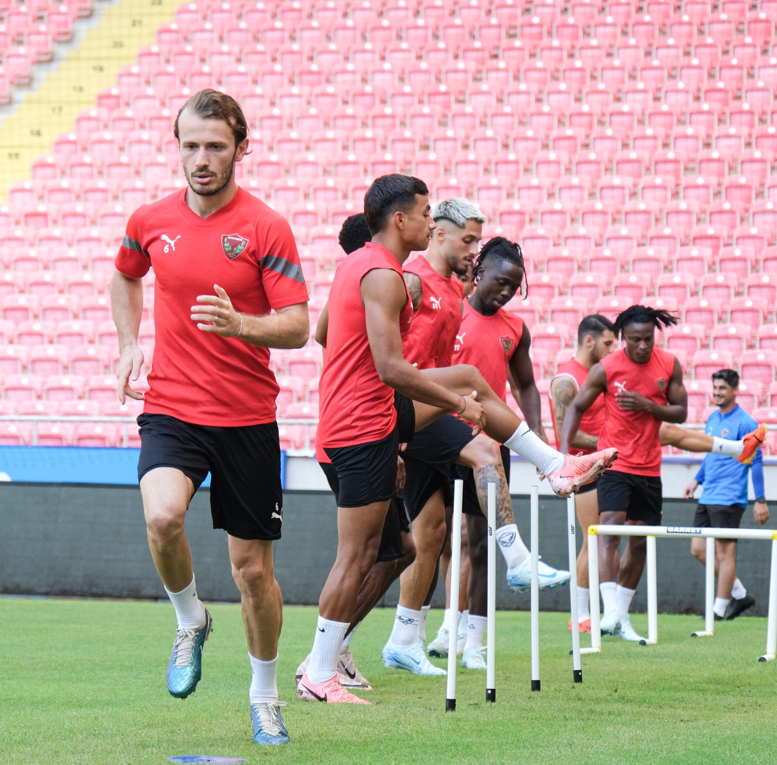 Hatayspor, Kasımpaşa maçı hazırlıklarına Mersin Stadyumu’nda devam etti. Hatayspor, Mersin