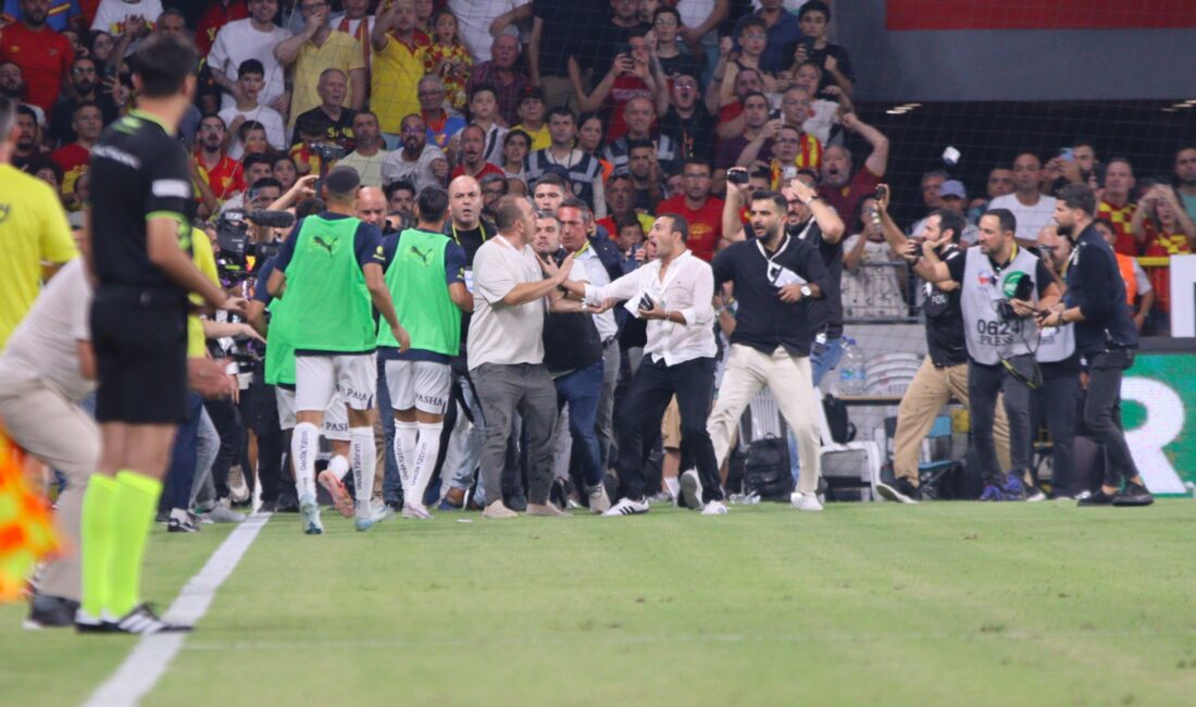 Göztepe Spor Kulübü, Fenerbahçe maçında yaşanan olaylardan dolayı Profesyonel Futbol