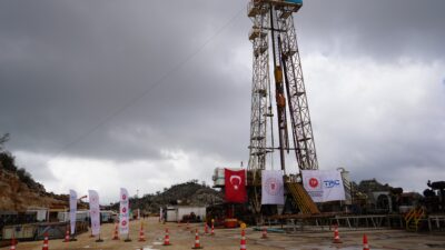 Türkiye’de günlük petrol üretimi 107 bin 621 varile ulaştı. 47