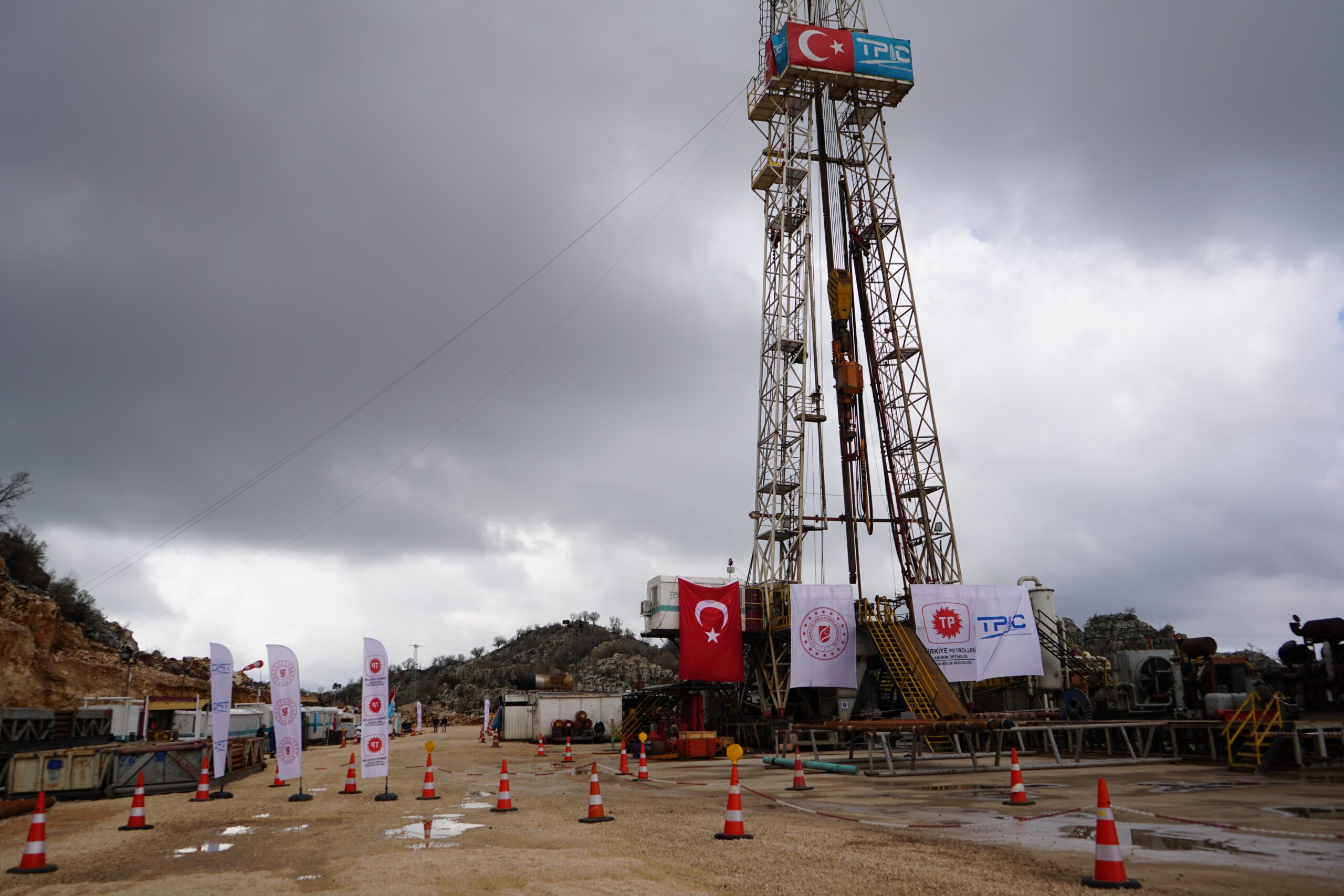 Türkiye’de günlük petrol üretimi 107 bin 621 varile ulaştı. 47