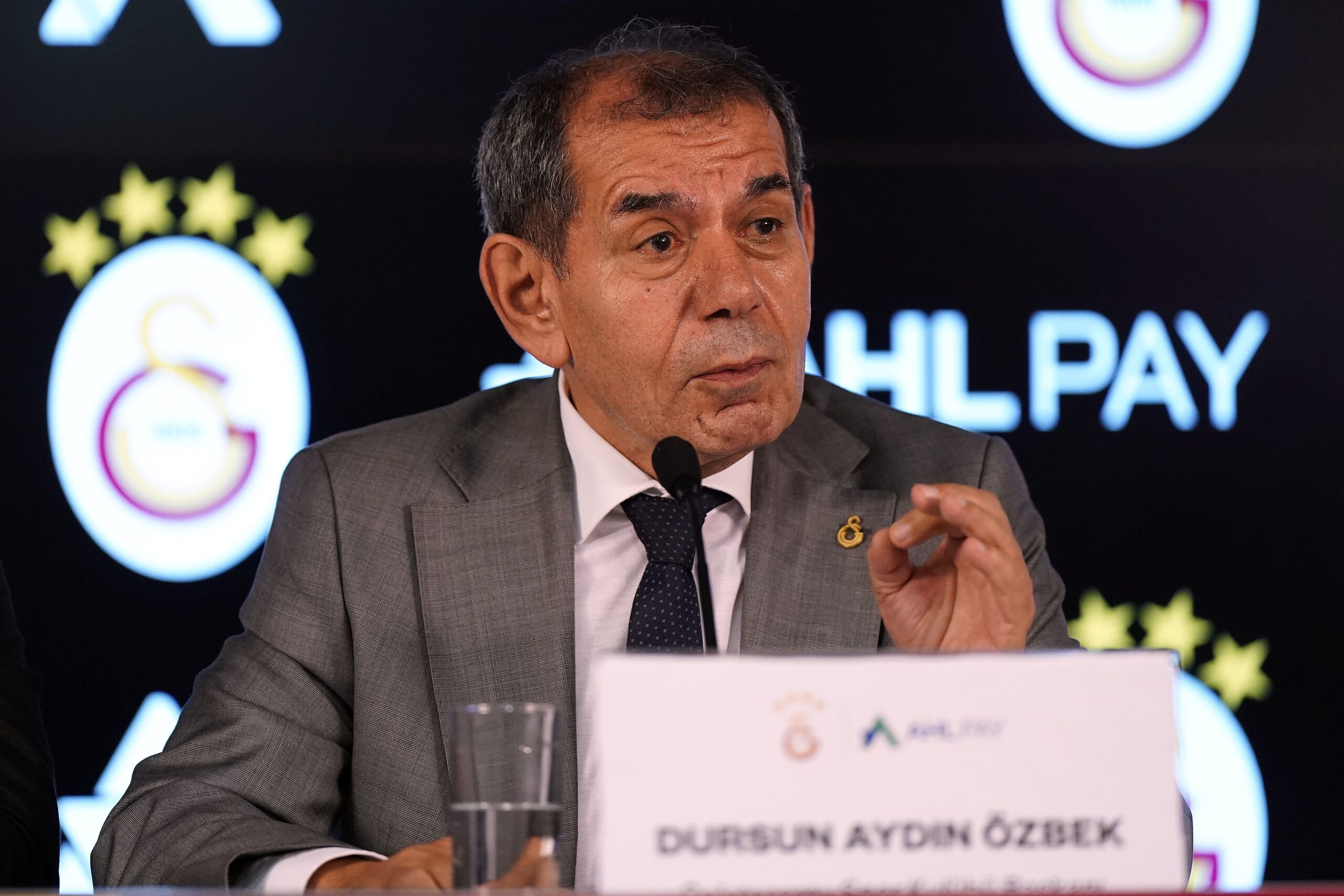 Galatasaray Başkanı Dursun Özbek, sarı-kırmızılıların milli futbolcusu Kerem Aktürkoğlu’nun kaptanlıktan