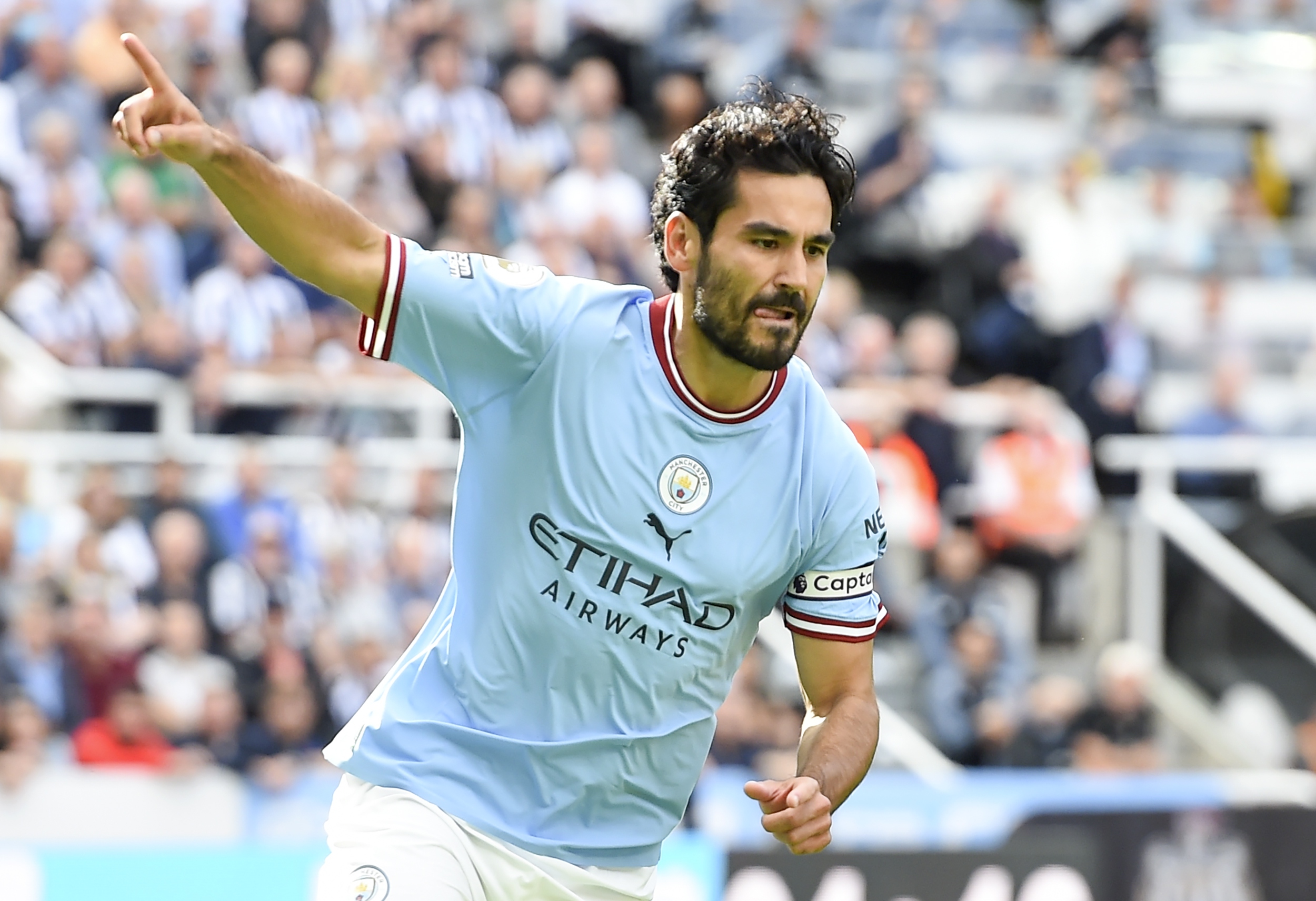 İngiliz temsilcisi Manchester City, İspanya’nın Barcelona takımından eski futbolcusu İlkay