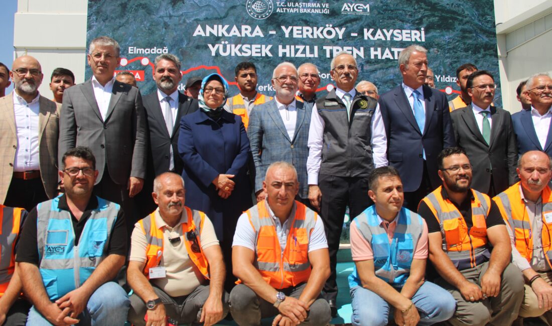 Ulaştırma ve Altyapı Bakanı Abdulkadir Uraloğlu, Düver Şantiyesi’nde incelemelerde bulundu.