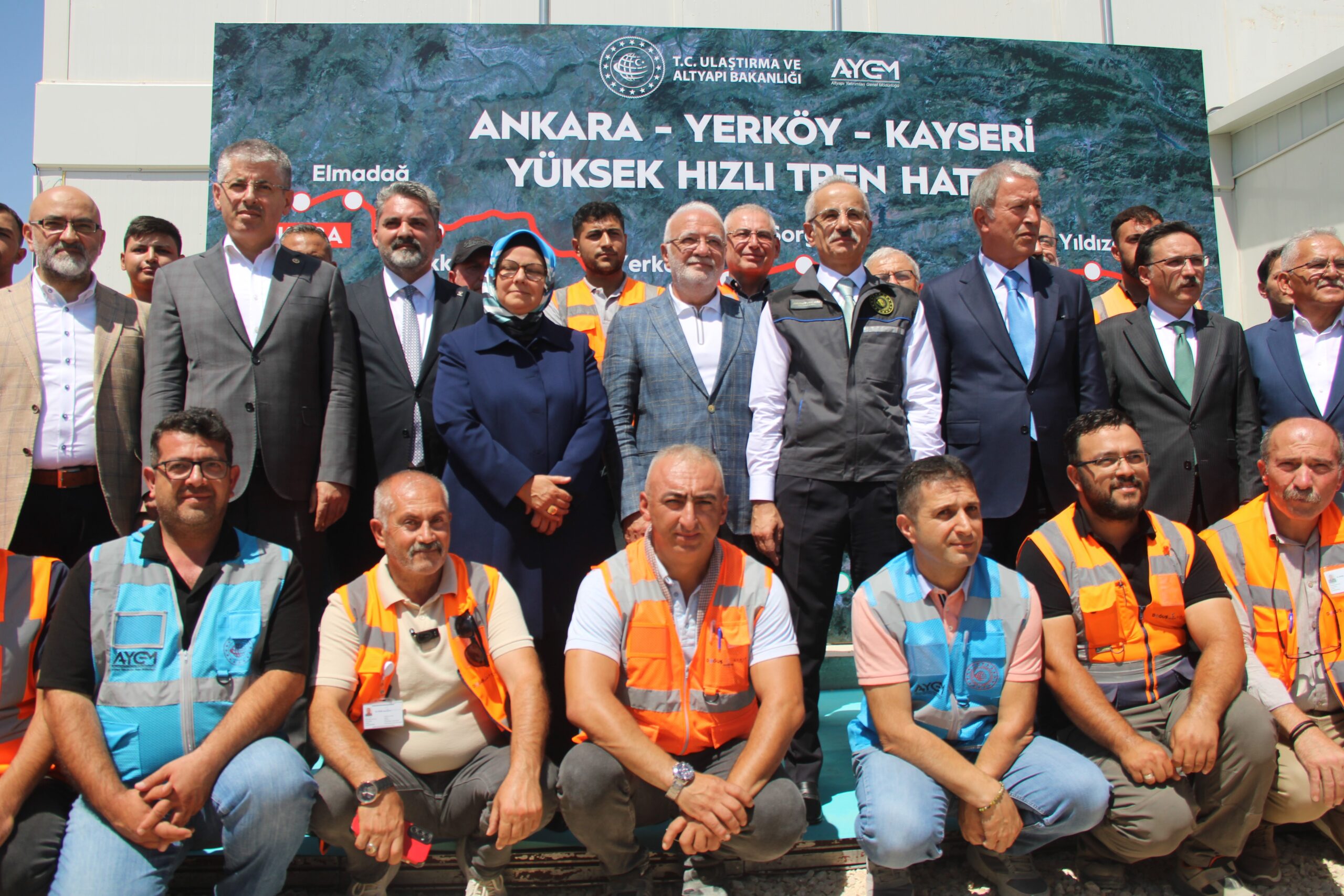 Ulaştırma ve Altyapı Bakanı Abdulkadir Uraloğlu, Düver Şantiyesi’nde incelemelerde bulundu.