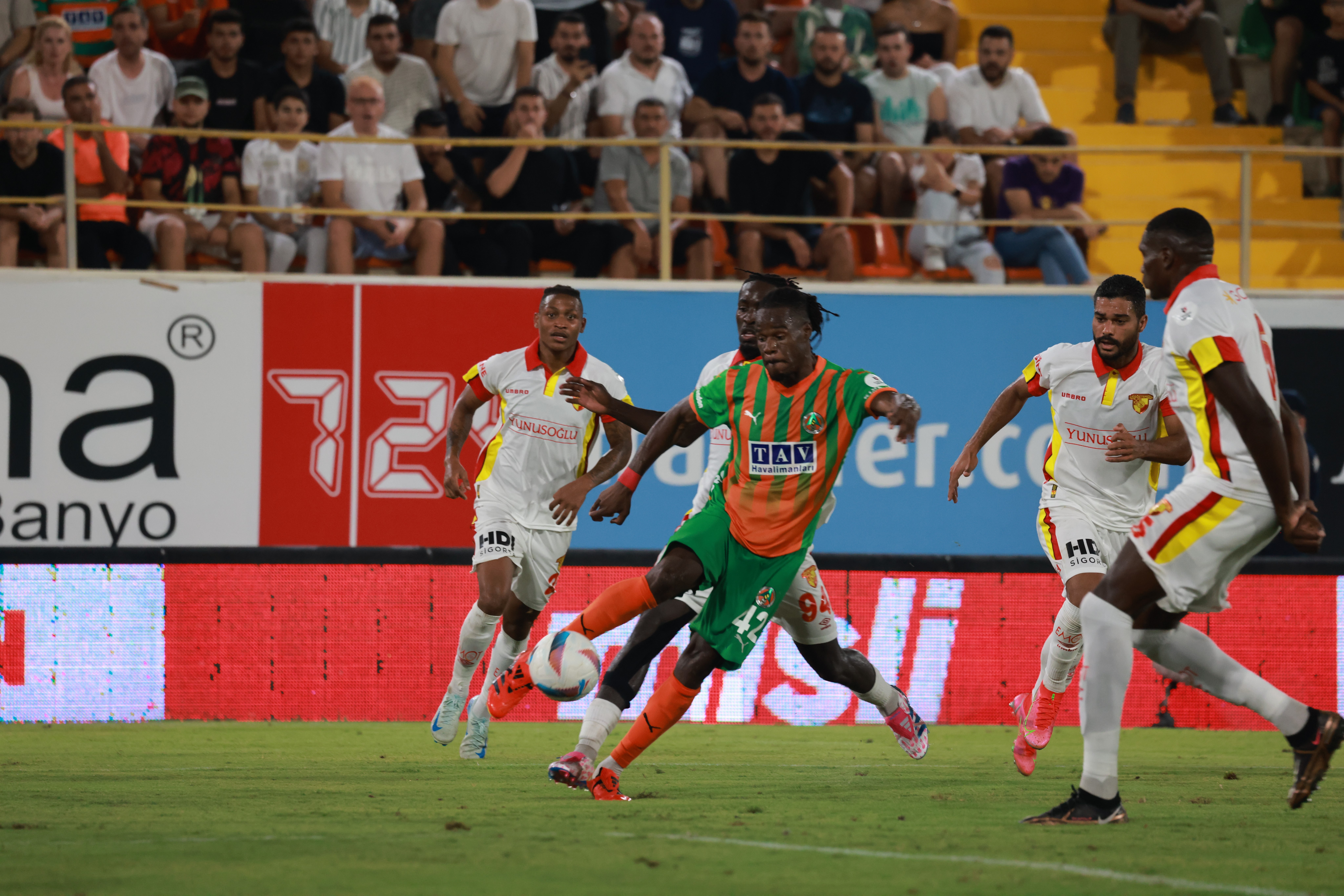 Trendyol Süper Lig’in 3. haftasında Corendon Alanyaspor, sahasında Göztepe ile