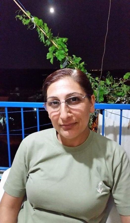 Aydın’ın Didim ilçesinde, üçüncü kattaki evinin balkonundan düşen bir kadın