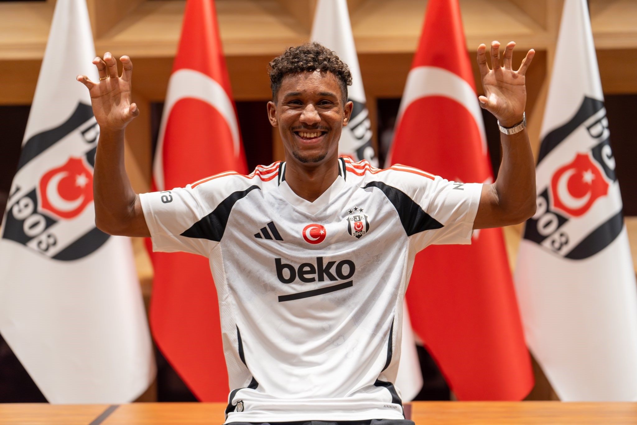 Beşiktaş, 26 yaşındaki Alman savunma oyuncusu Felix Uduokhai’yi kiralık olarak