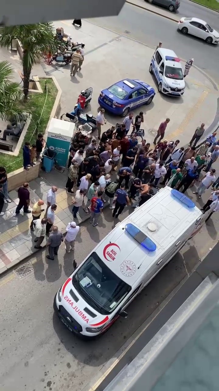 Sakarya’nın Adapazarı ilçesinde avluda Cuma namazı kılan yabancı uyruklu bir