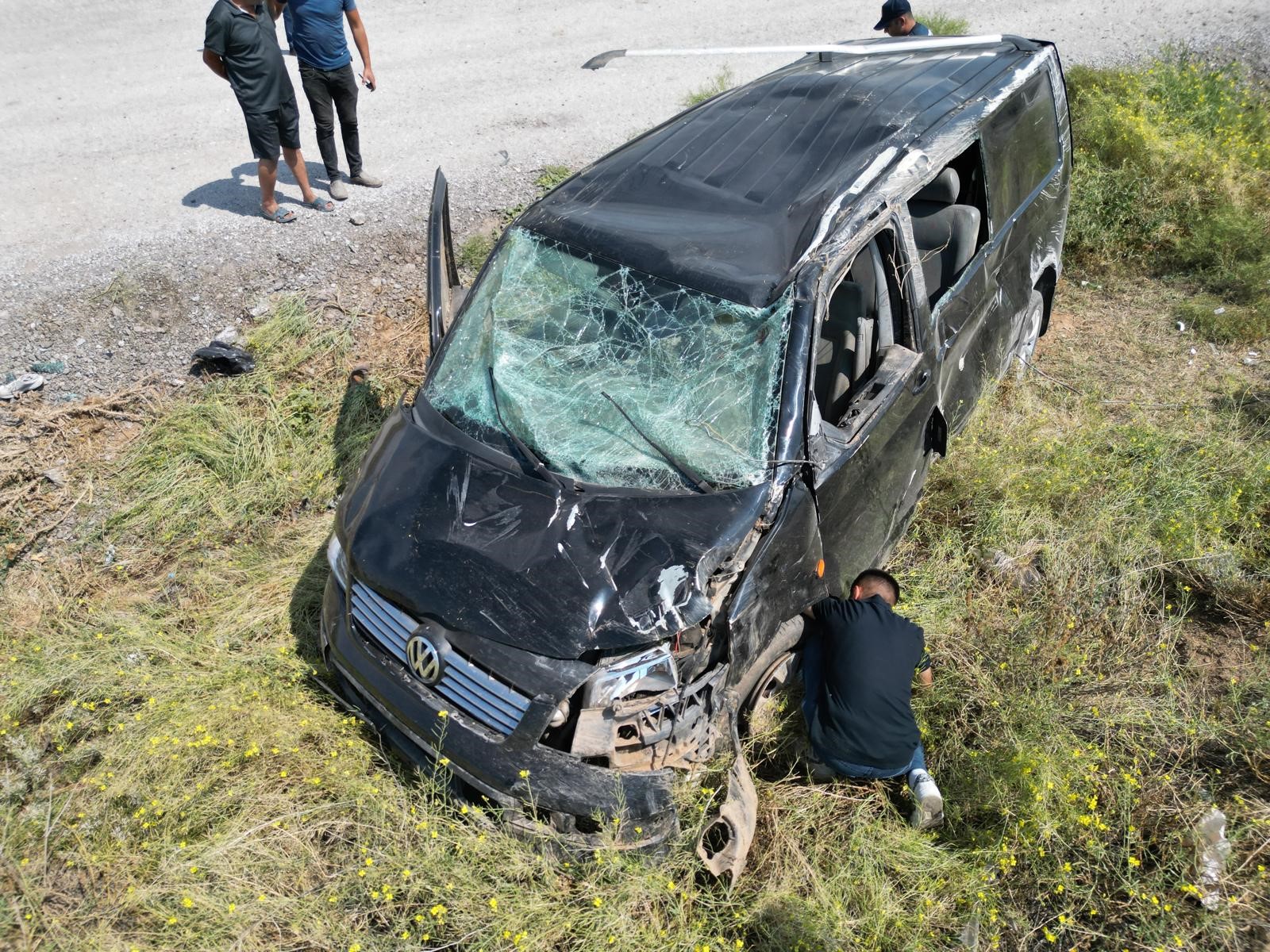 Üzücü Kaza: Afyonkarahisar’da Minibüs Şarampole Yuvarlandı – 1 Ölü, 2
