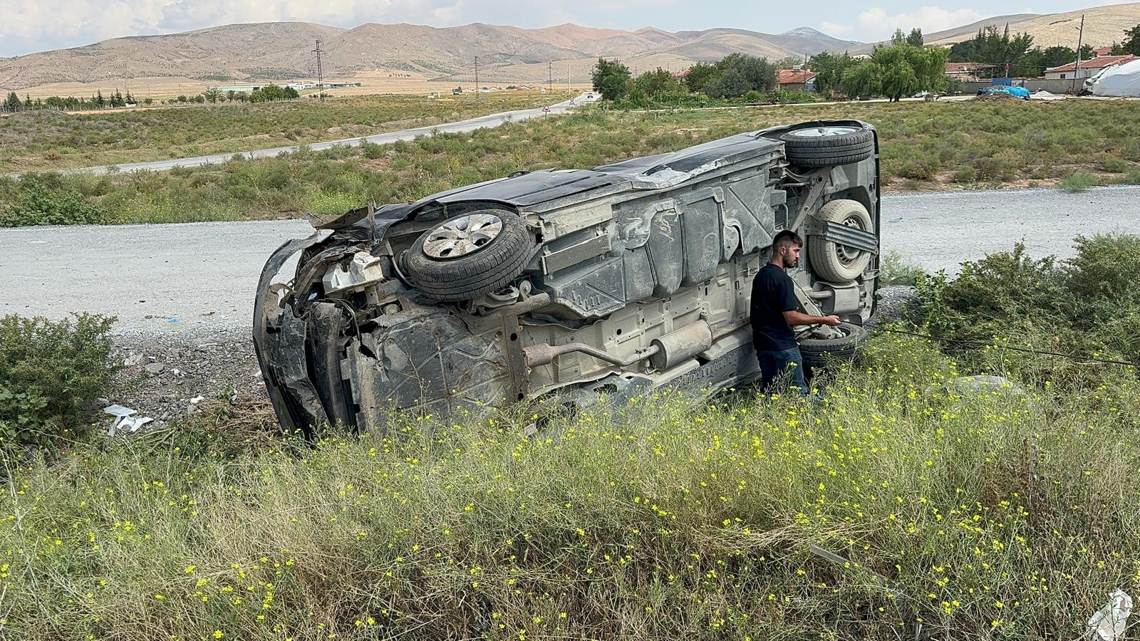Afyonkarahisar'da Minibüs Faciası: Bir Ölü, İki Yaralı
