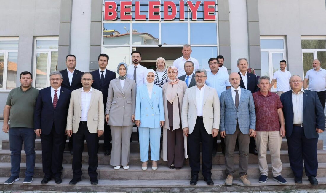 Aile ve Sosyal Hizmetler Bakanı Mahinur Özdemir Göktaş, alevi vatandaşlarla