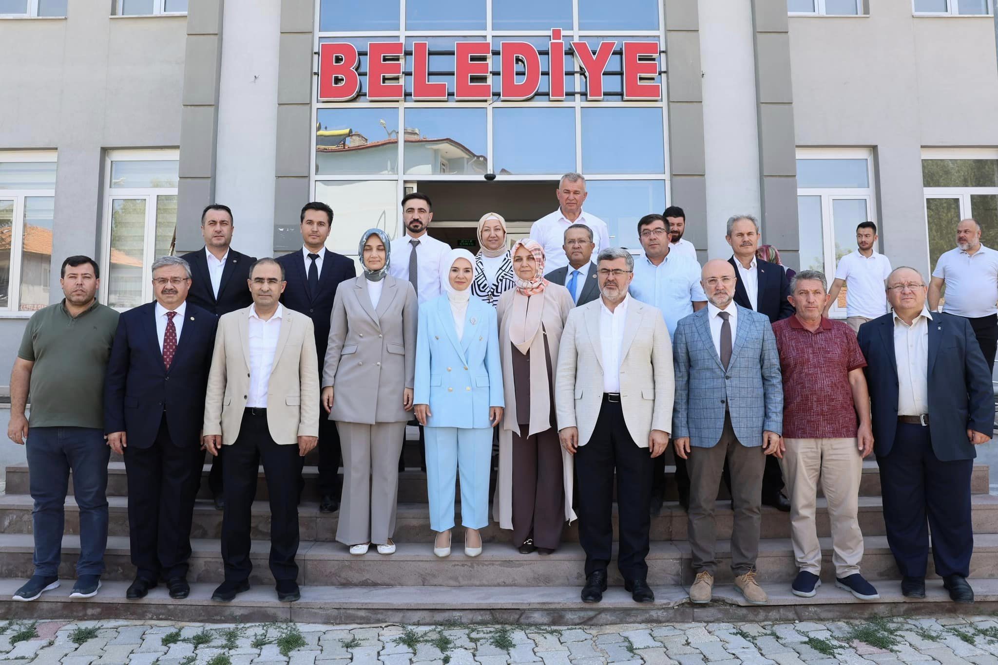 Aile ve Sosyal Hizmetler Bakanı Mahinur Özdemir Göktaş, alevi vatandaşlarla