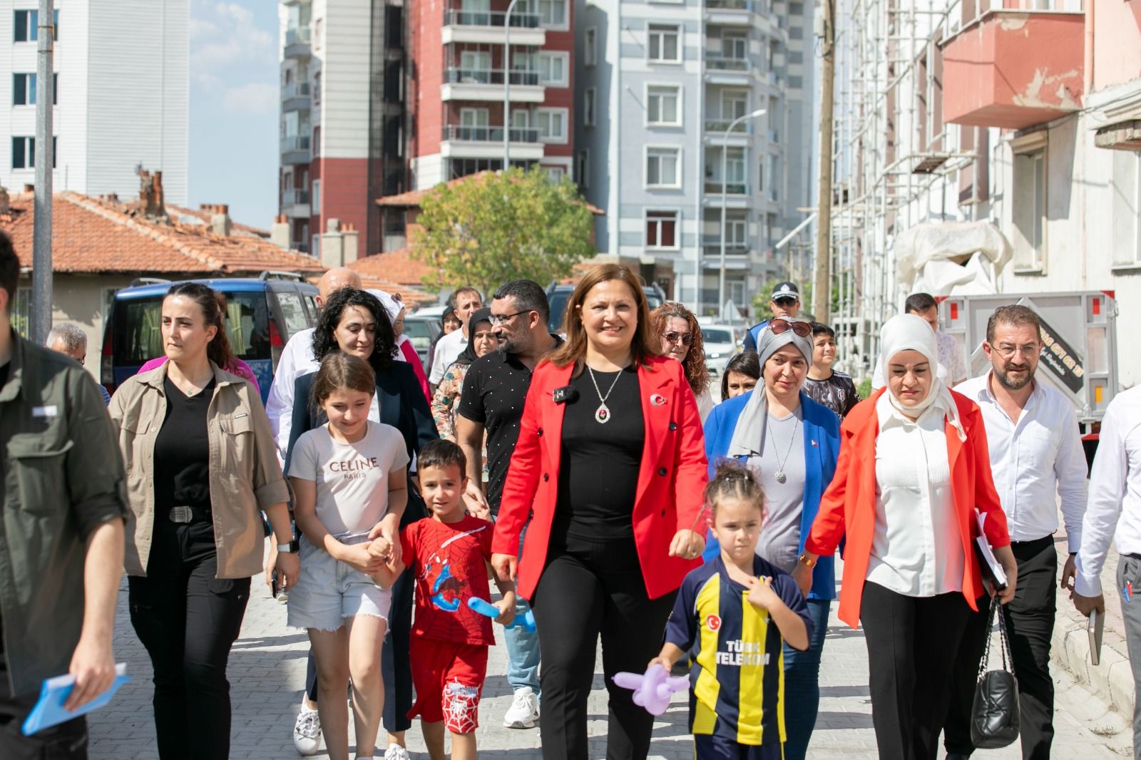 Afyonkarahisar Belediye Başkanı Burcu Köksal, Mahalle Buluşmaları kapsamında Kayadibi Mahallesi’ni