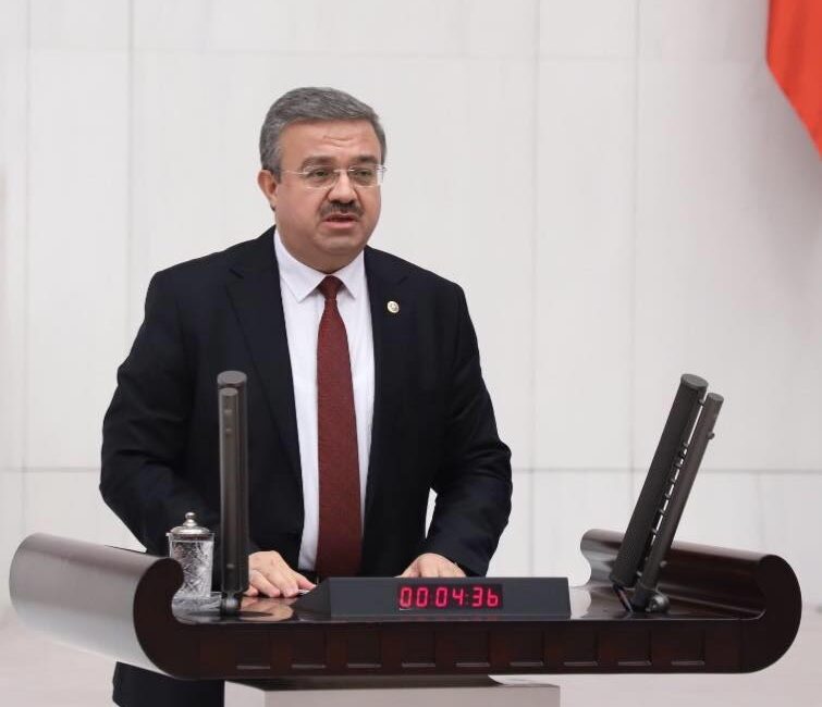 AK Parti Afyonkarahisar Milletvekili İbrahim Yurdunuseven, İzmir’de verdiği sokak röportajı