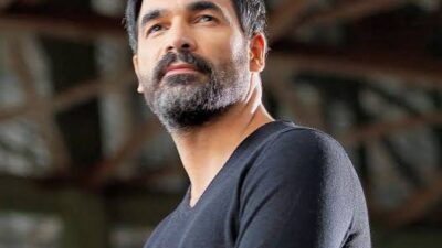 Afyonkarahisar’ın Emirdağ ilçesinde düzenlenen Gurbetçi Festivalinde sevenleriyle bir araya gelen