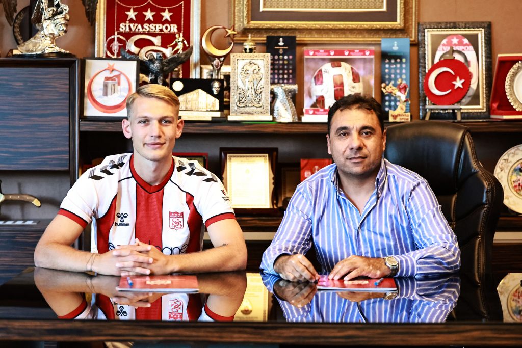 Trendyol Süper Lig ekiplerinden Net Global Sivasspor, Polonyalı futbolcu Jan
