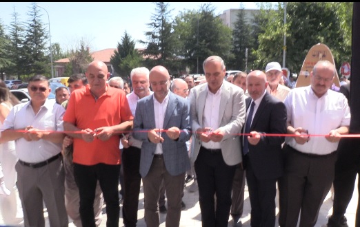 Afyonkarahisar’ın marketler zinciri olan Söz Marketler 31.Şubesi’ni kentteki Erkmen Beldesi’nde
