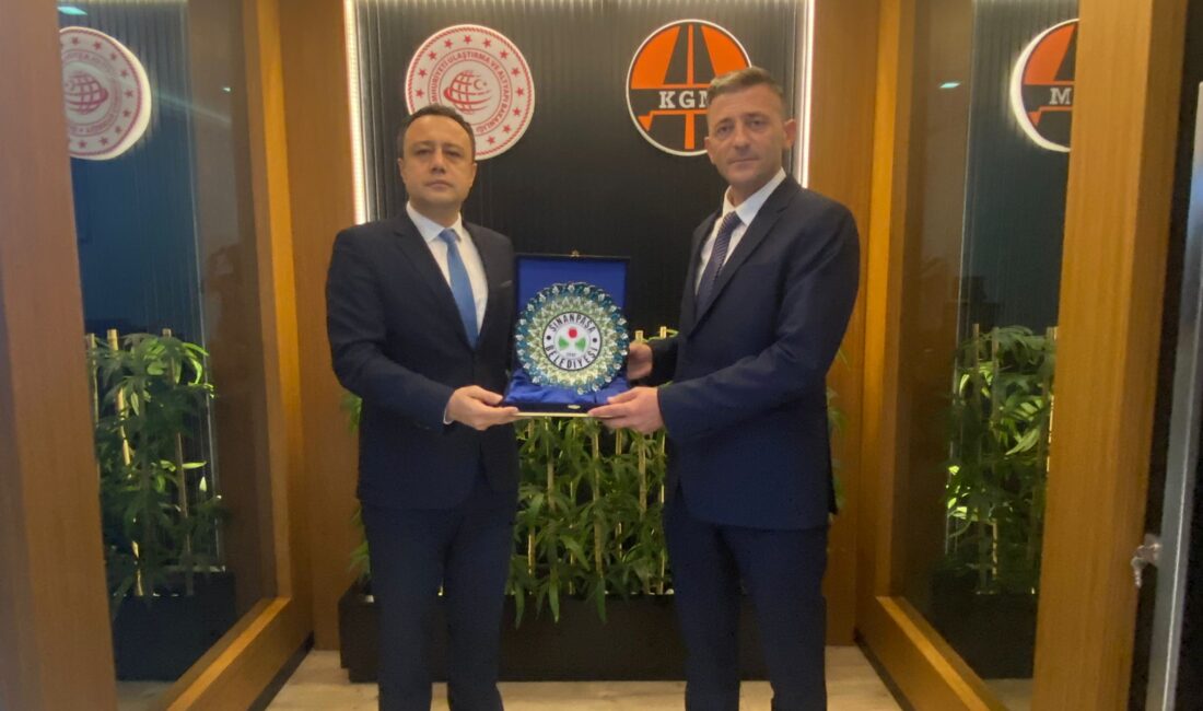 Sinanpaşa Belediye Başkanı Tolga Yıldırım, bölgenin gelişimine katkıda bulunmayı sürdürüyor.