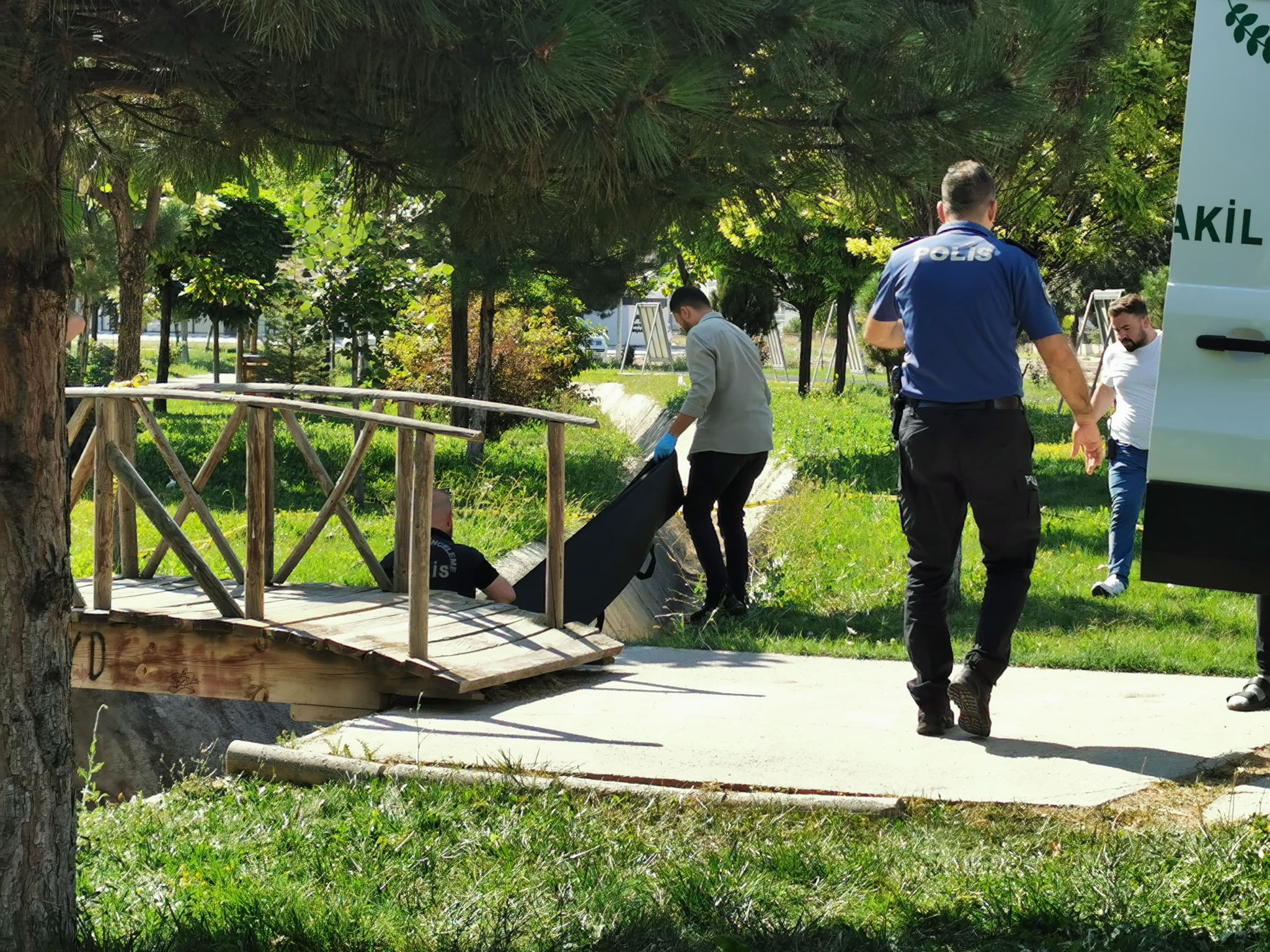 Afyonkarahisar’da bir parktaki su kanalında kadın cesedi bulundu, 19 yaşındaki