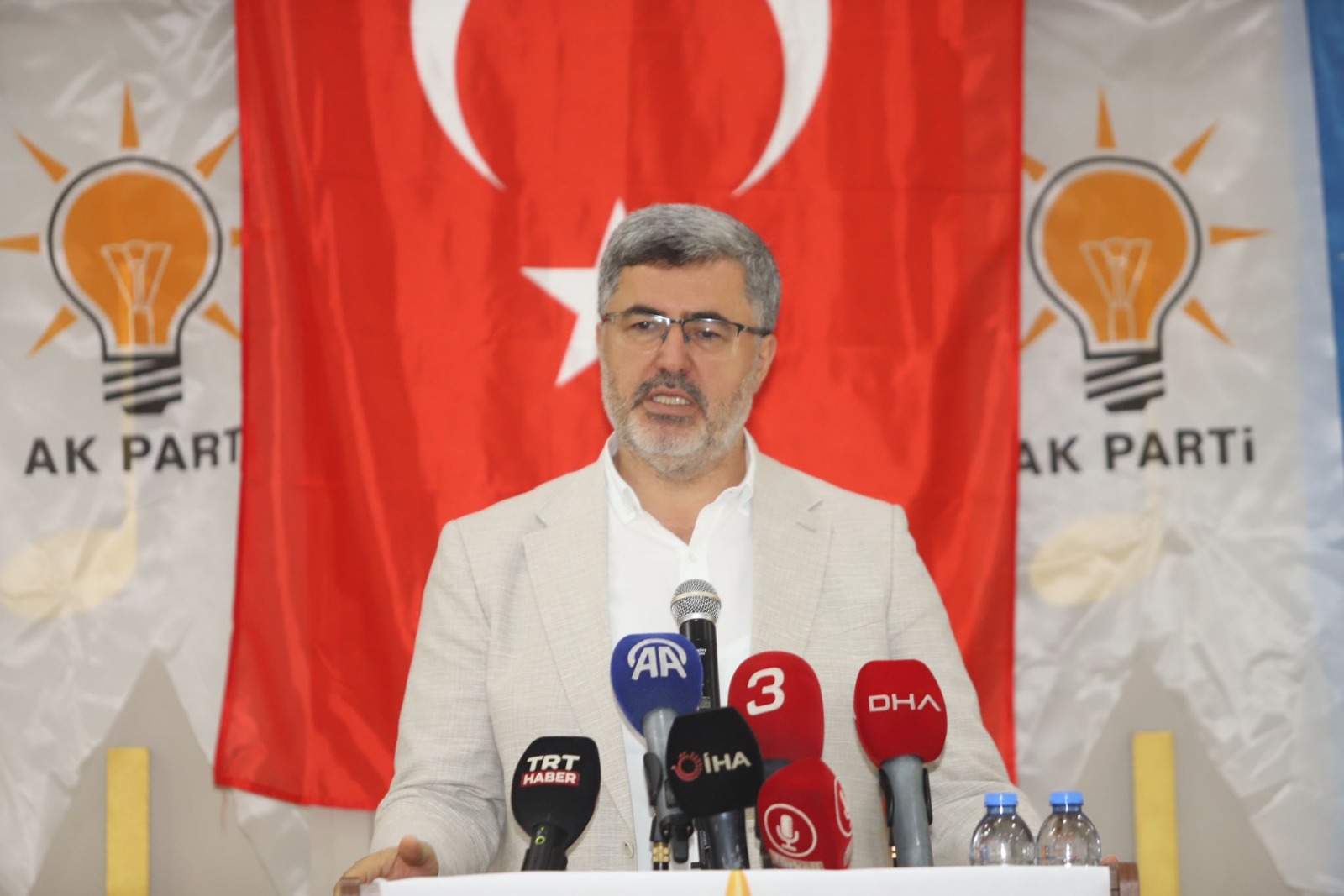 AK Parti Afyonkarahisar İl Teşkilatı düzenlenen programla yeni il yönetim