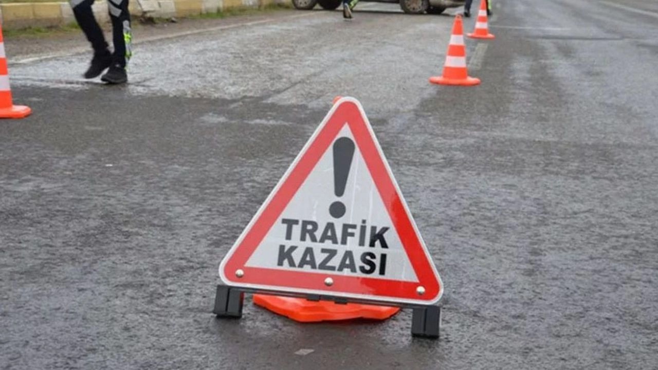 Afyonkarahisar’ın Bolvadin ilçesinde otomobil ile motosikletin çarpışması sonucu 2 kişi