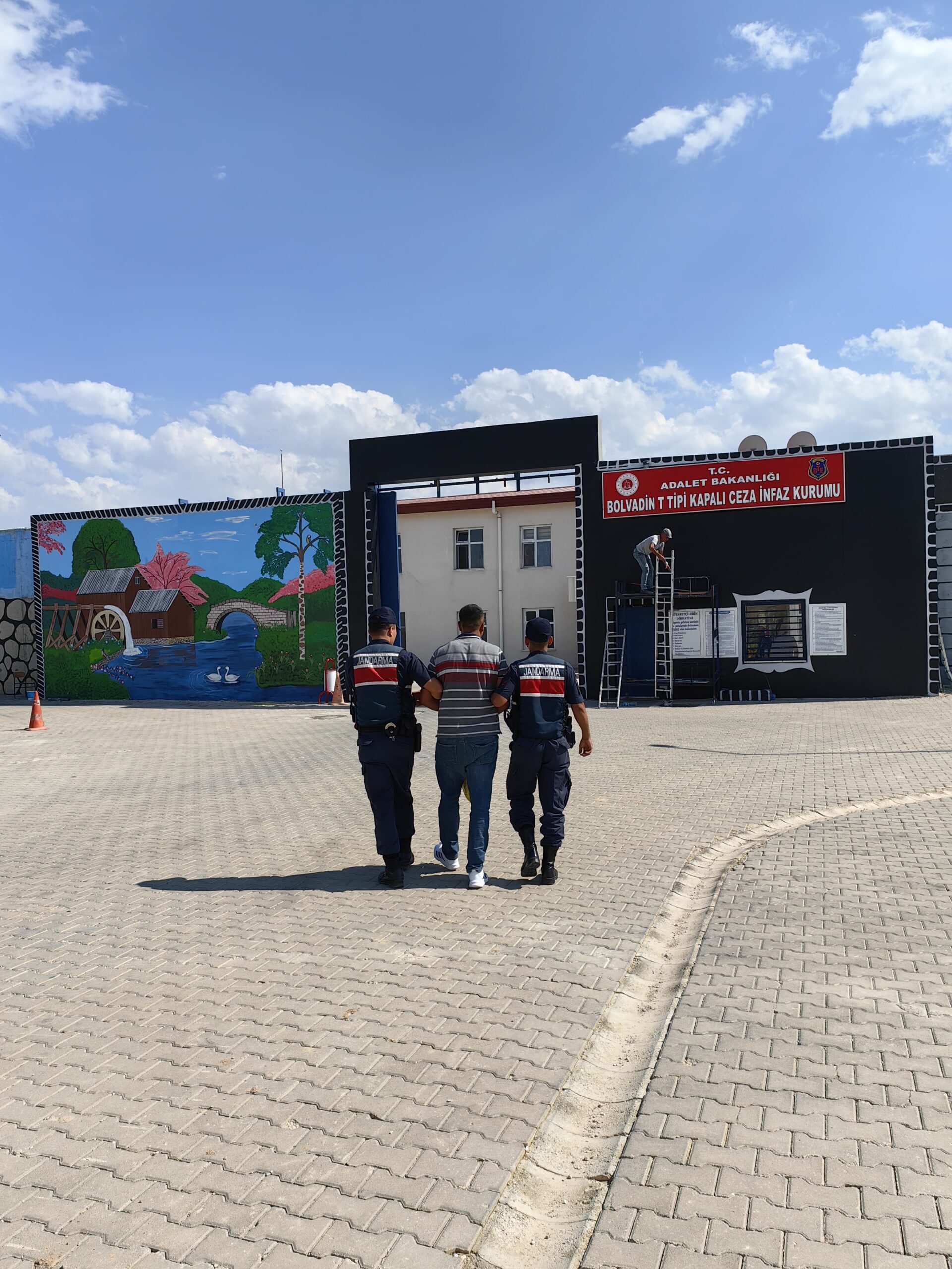 Afyonkarahisar İl Jandarma Komutanlığınca, aranan şahısların tespiti ve yakalanmasına yönelik