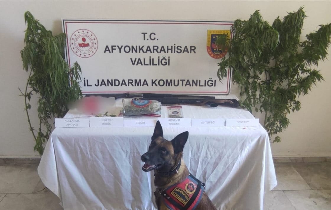 Afyonkarahisar İl Jandarma Komutanlığı, uyuşturucu ile mücadele kapsamında önemli bir