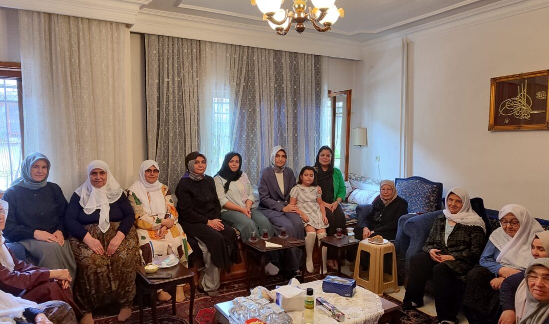 Vali Yiğitbaşı taziyeleri kabul ediyor! Afyonkarahisar’ın saygın yöneticilerinden Vali Doç. Dr. Kübra Güran Yiğitbaşı, derin