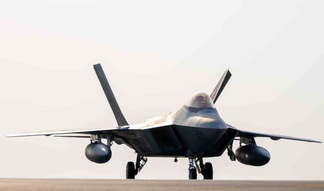 Orta Doğu’daki gerilimin ardından ABD, F-22 Raptor savaş uçaklarını ABD