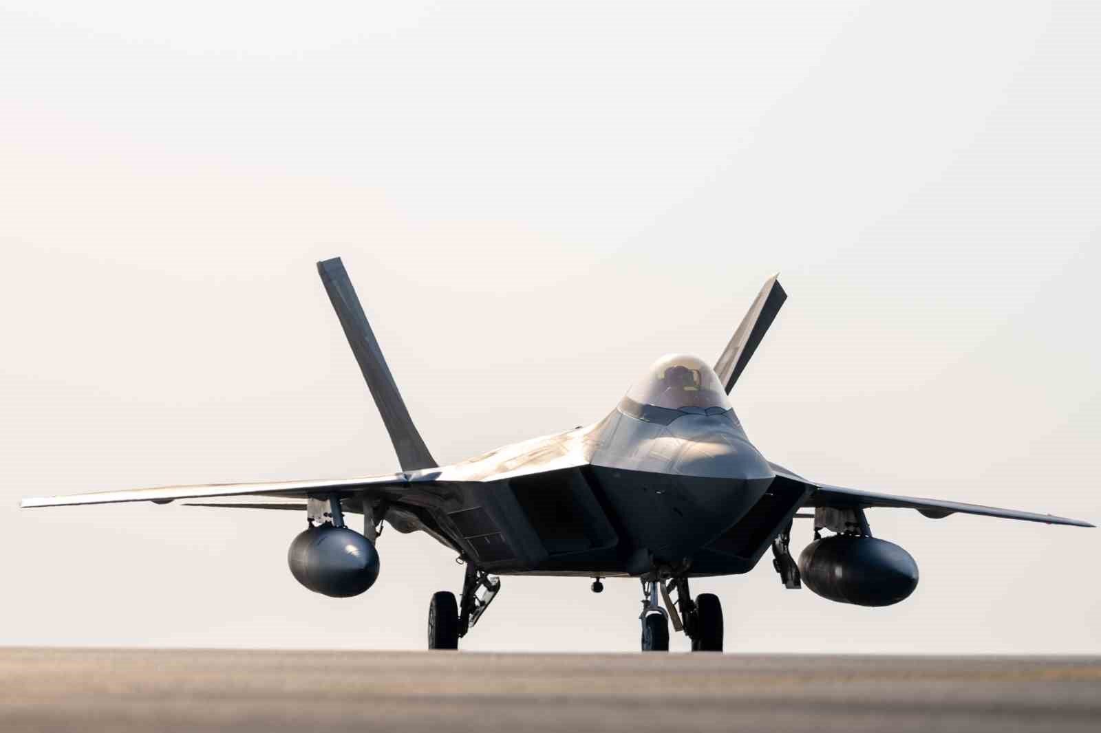 Orta Doğu’daki gerilimin ardından ABD, F-22 Raptor savaş uçaklarını ABD