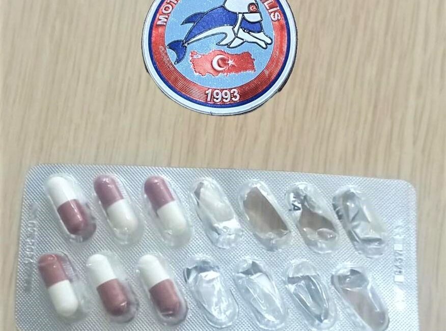 Afyonkarahisar İl Emniyet Müdürlüğü ekipleri, araması olan 11 şahsı yakalarken,
