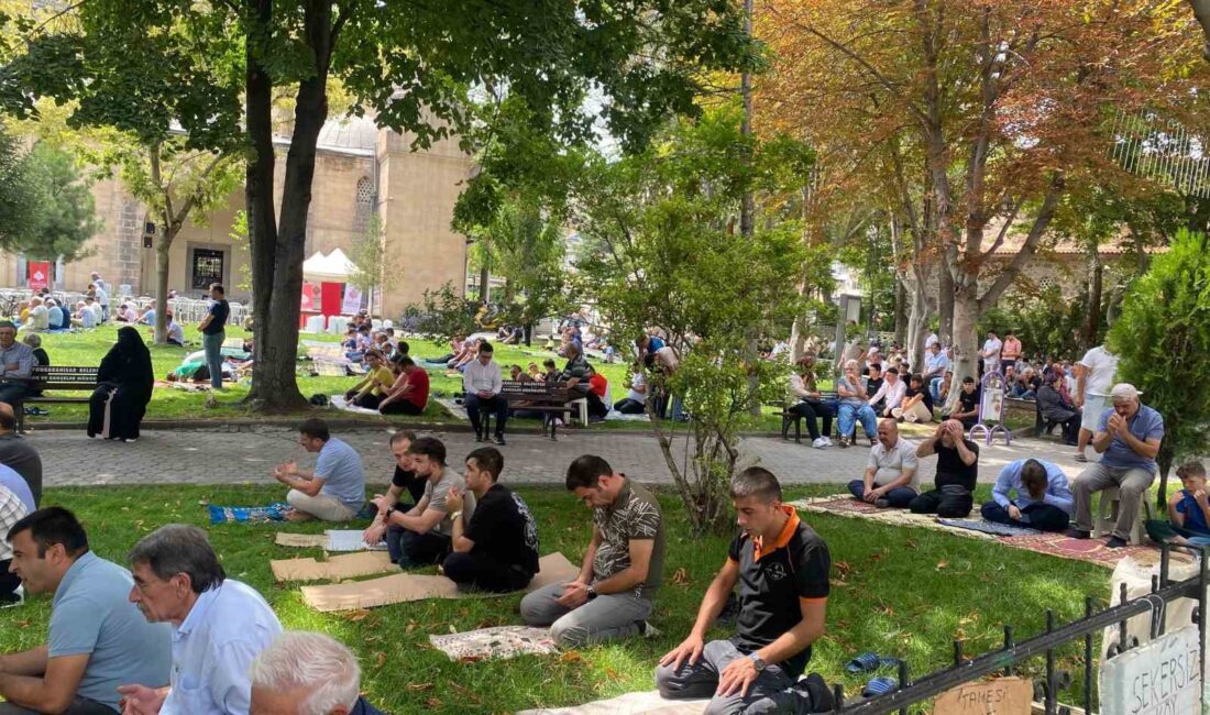 Afyonkarahisar’da Gedik Ahmet Paşa Camii olarak bilinen tarihi külliyede, yüzyıllardır