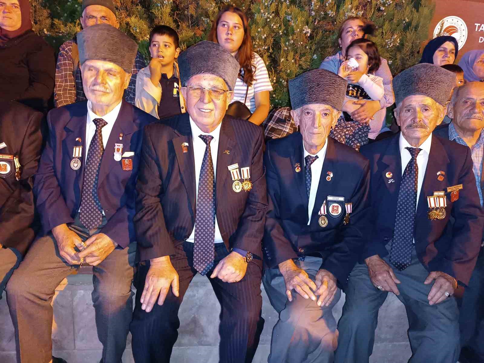 BÜYÜK TAARRUZ'UN 102. YIL DÖNÜMÜ KUTLAMALARI, AFYONKARAHİSAR’IN ŞUHUT İLÇESİNDE 