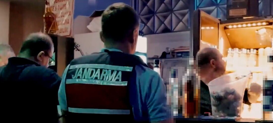 Afyonkarahisar İl Jandarma Komutanlığı ekipleri, içkili eğlence yerlerine yönelik denetimlerini