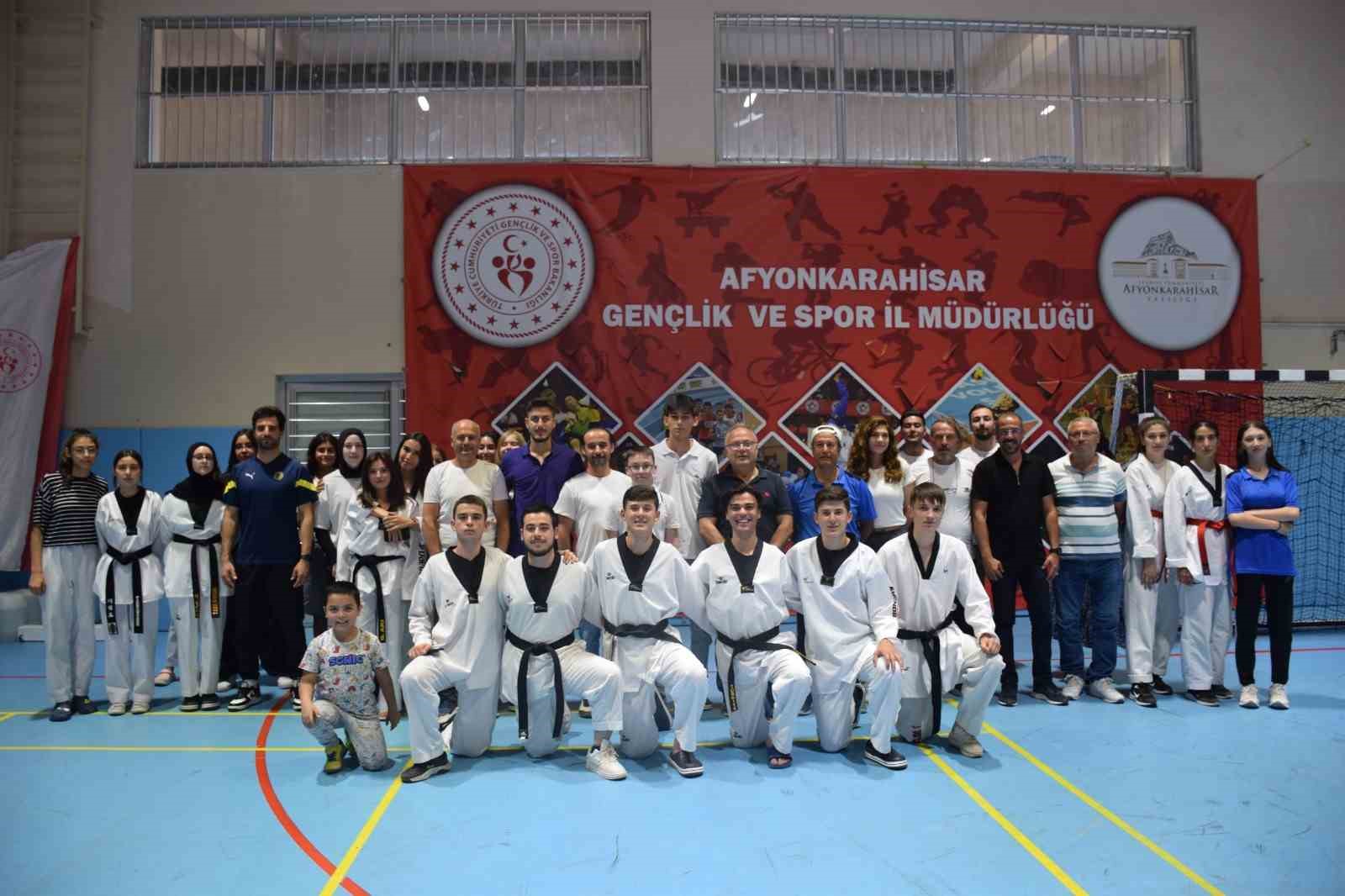 Türkiye’nin gelecekteki taekwondo yıldızlarını belirlemek üzere düzenlenen Ümitler Taekwondo İl