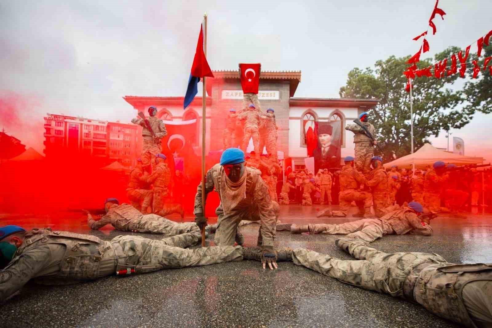 Afyonkarahisar’ın düşman işgalinden kurtuluşunun 102. yılı düzenlenen etkinlikle kutlandı. Zaferin