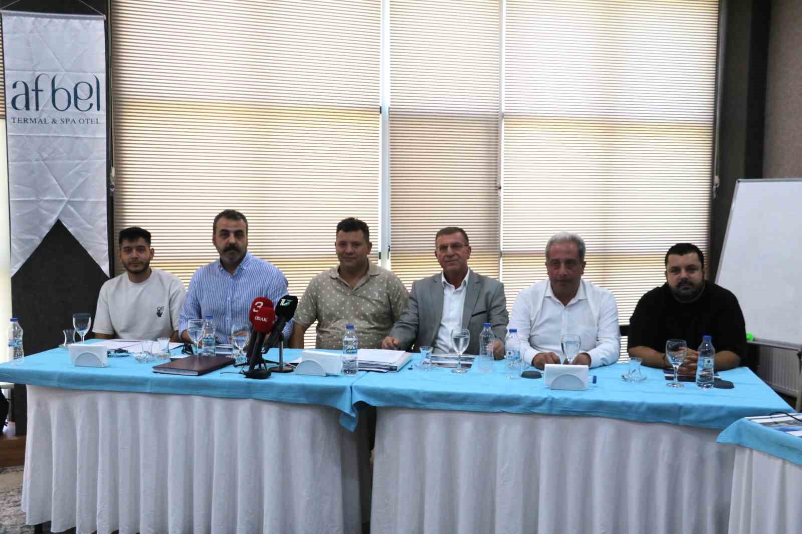 Afyonspor’un yapılan genel kurulu sonrası yeni başkanı Niyazi Ertaş olurken,