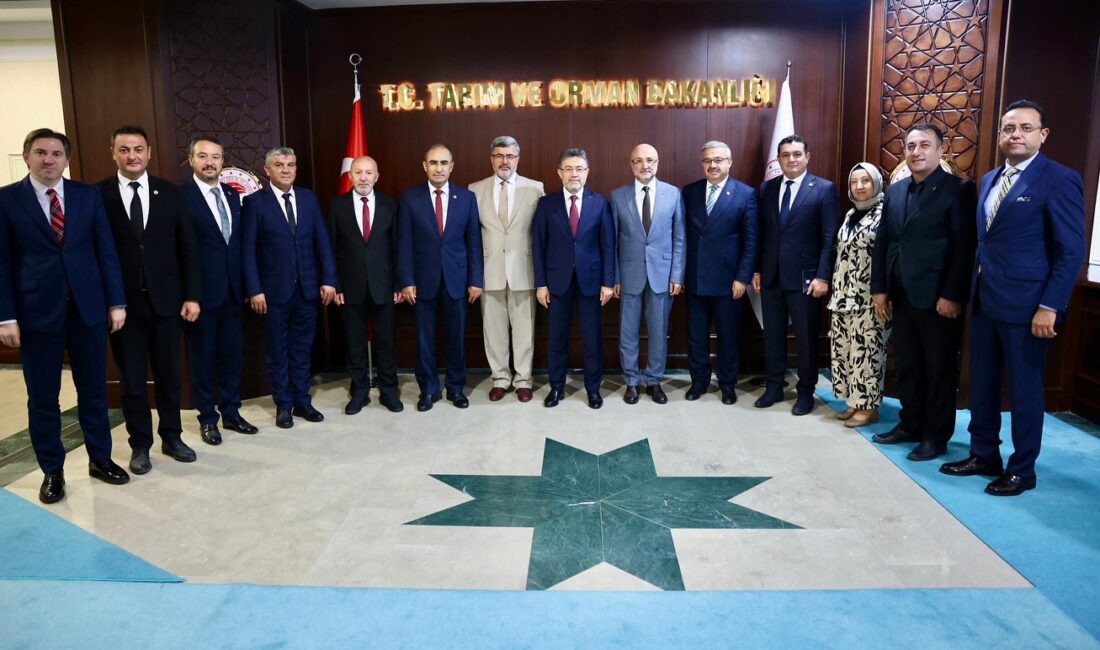 AK Parti Afyonkarahisar heyeti, Çevre ve Şehircilik Bakanı Murat Kurum