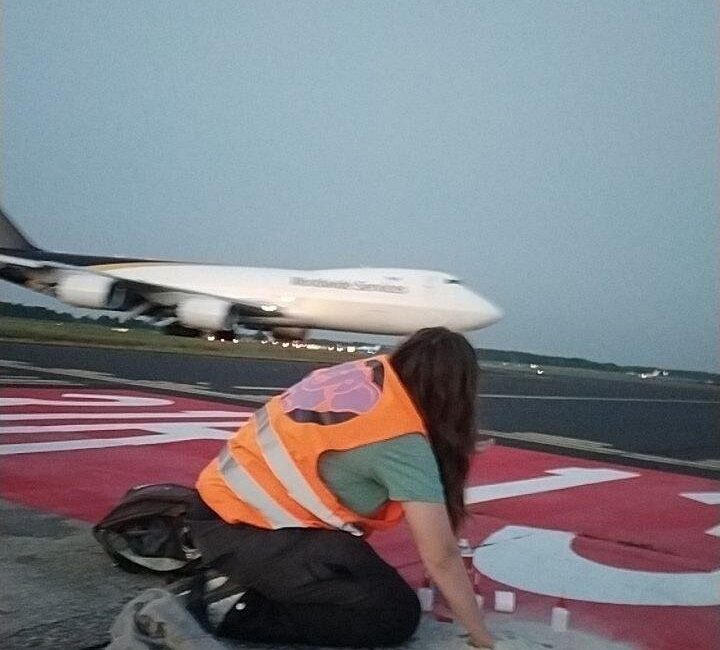Almanya’da 8 iklim aktivistinin 4 havalimanında fosil yakıt kullanımının durdurulması