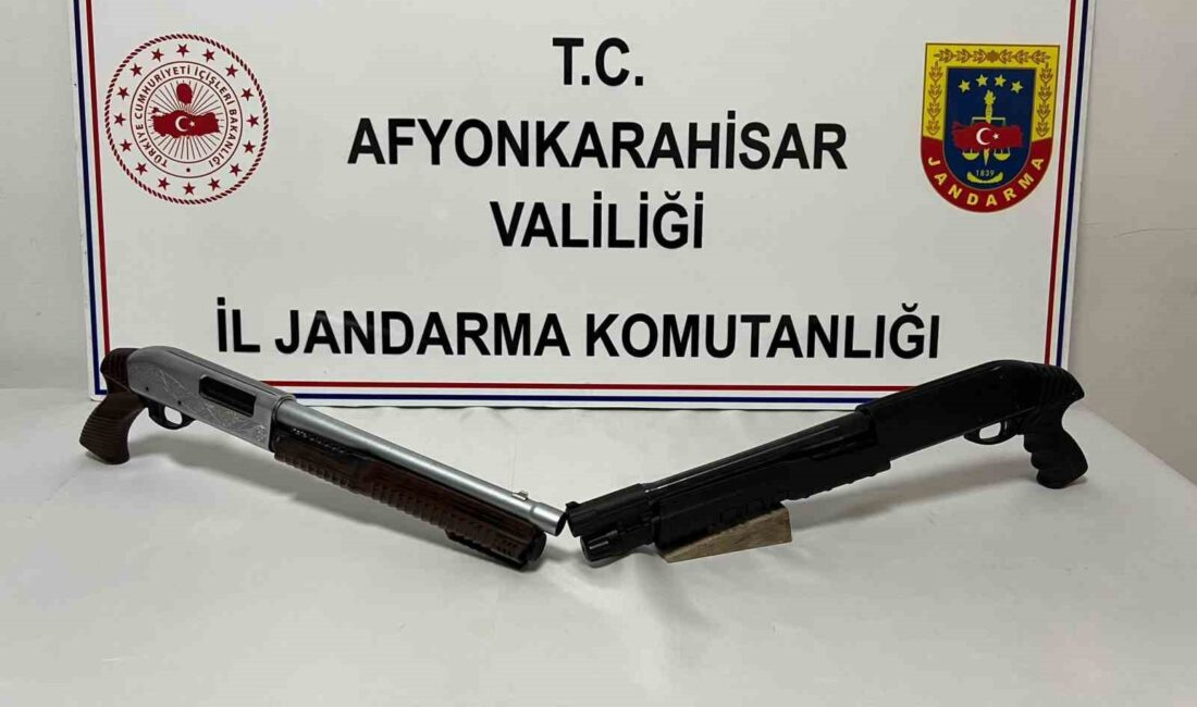Afyonkarahisar İl Jandarma Komutanlığı ekipleri asker eğlencesinde havaya ateş eden