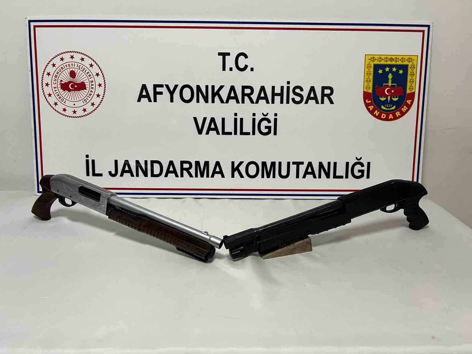 Afyonkarahisar İl Jandarma Komutanlığı ekipleri asker eğlencesinde havaya ateş eden