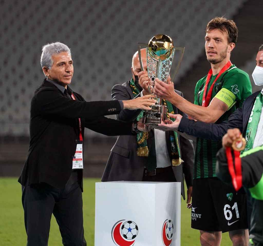 Kocaelispor’un 2019-2020 sezonunda 3. Lig şampiyonu olarak kazandığı kupası kayboldu.
