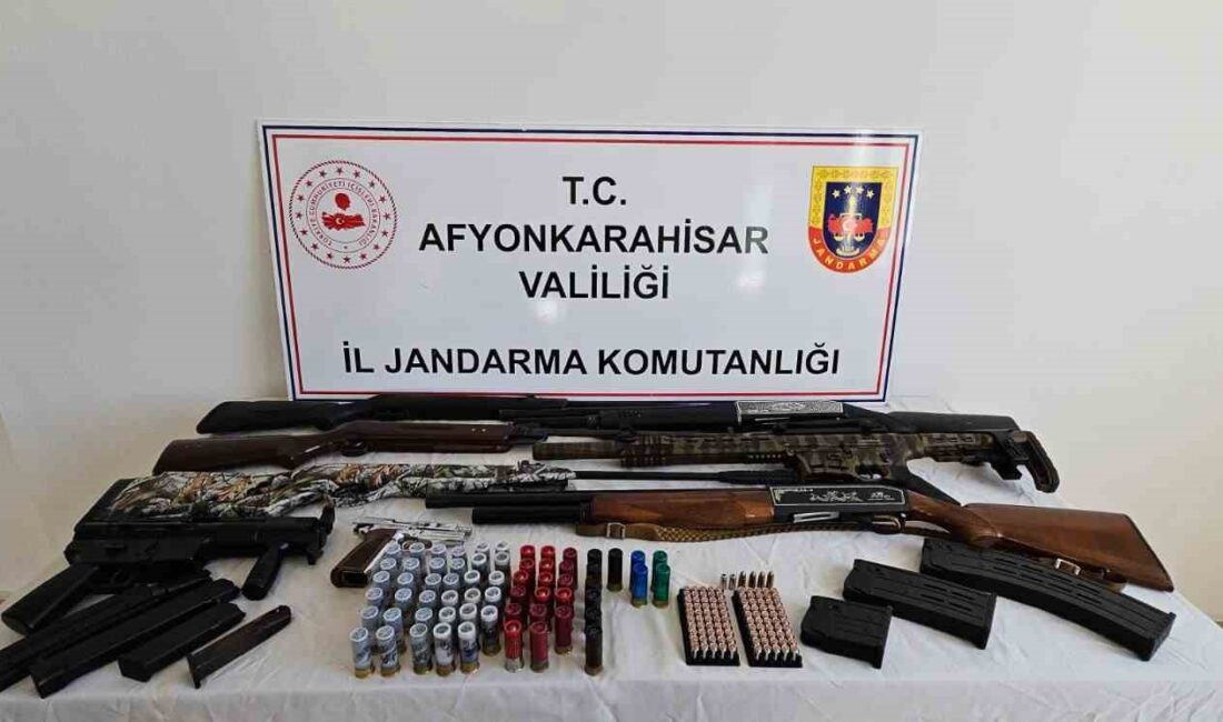 Afyonkarahisar’da aldığı ihbarı değerlendiren jandarma bir eve yaptığı baskında çok