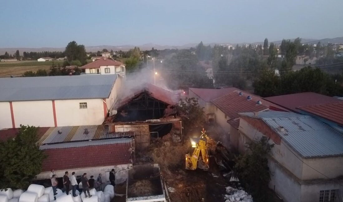 Afyonkarahisar’da besihanede çıkan yangında 5 büyükbaş hayvan telef oldu. Olay,
