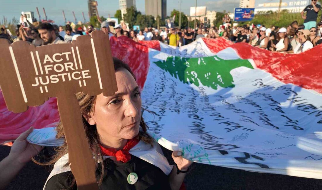 Lübnan’ın Beyrut Limanı’nda en az 220 kişinin ölümüne ve 6