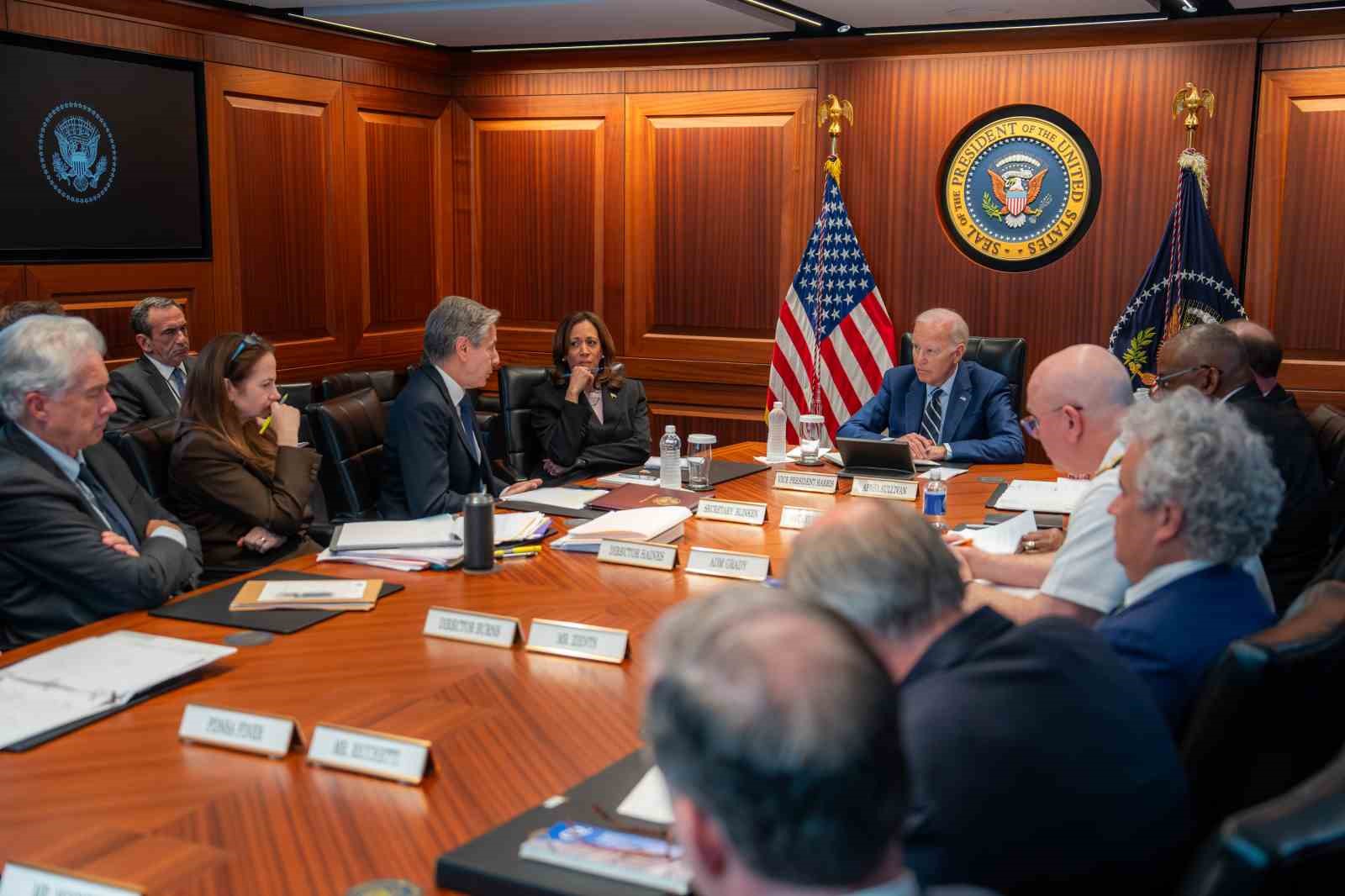 ABD Başkanı Biden ile Başkan Yardımcısı Harris, ulusal güvenlik ekibiyle
