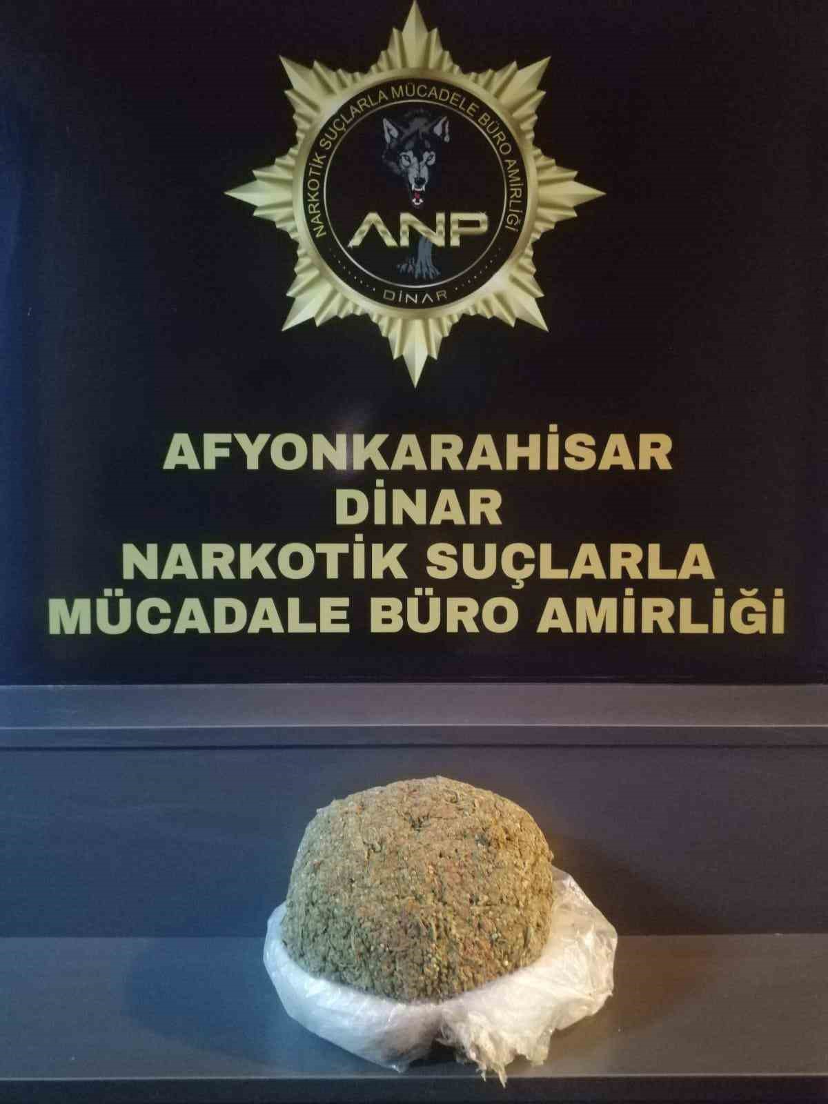 Afyonkarahisar’ın Dinar ilçesinde şüphe üzerine durdurulan bir araçta yapılan aramada