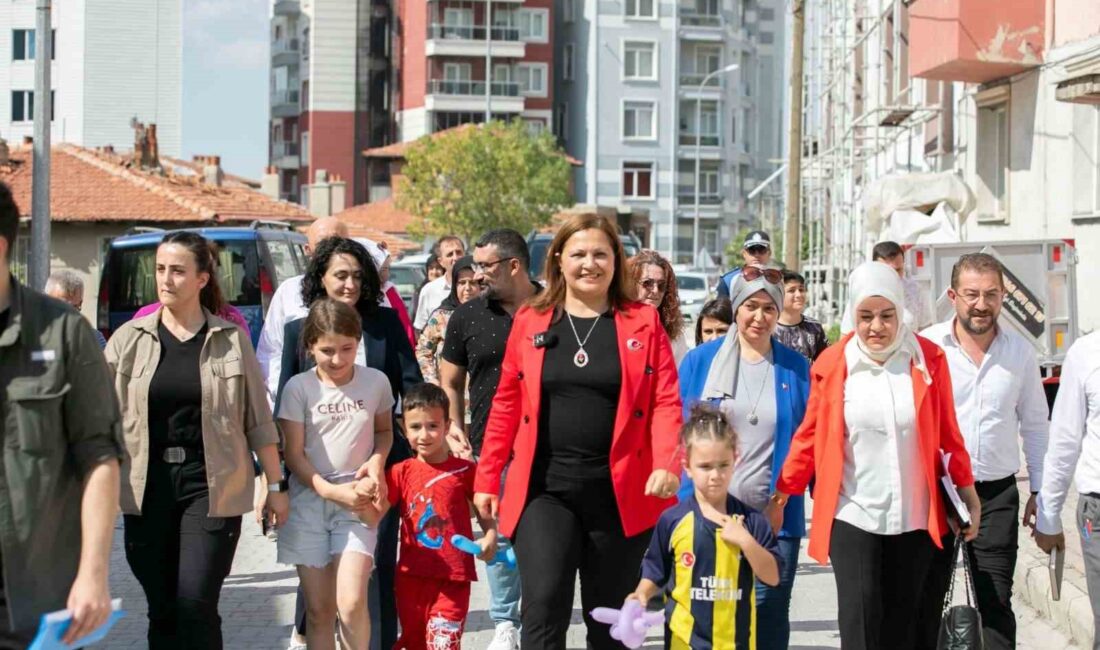 Afyonkarahisar Belediye Başkanı Burcu Köksal, çocukluğunun geçtiği mahalleye belediye başkanı