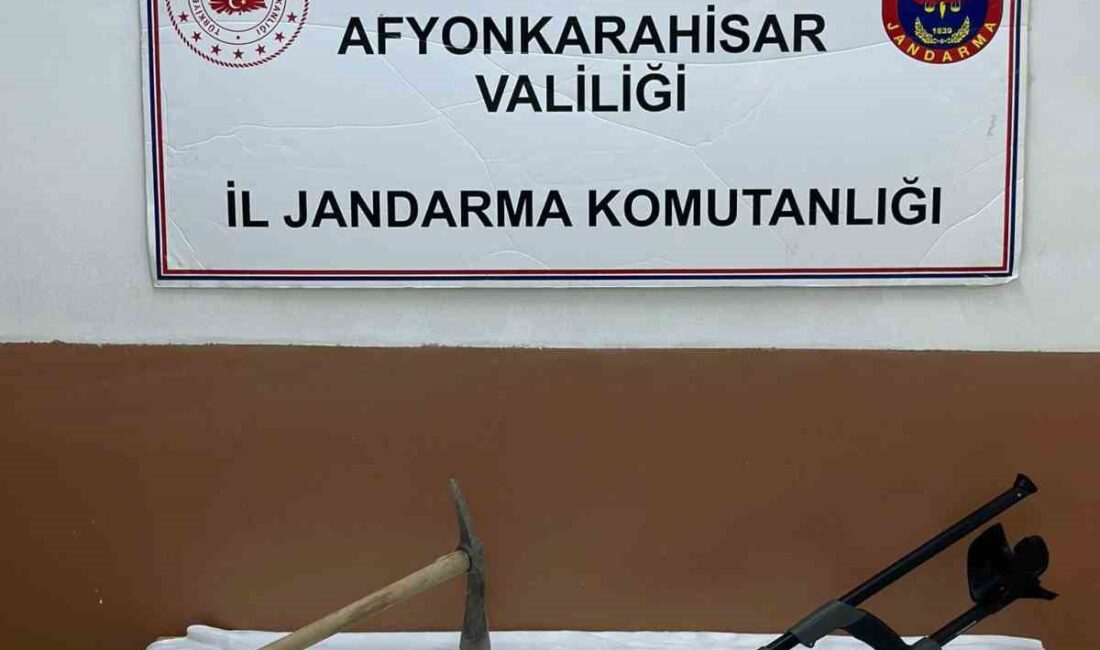 Afyonkarahisar’da dedektör ve kazma ile define arayan 4 şahıs devriye