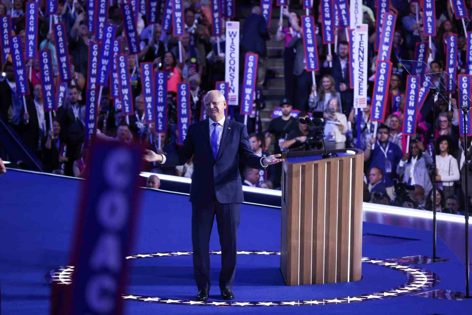 ABD’de Demokrat Parti Kongresi’nde Minnesota Valisi Tim Walz, Kamala Harris’in